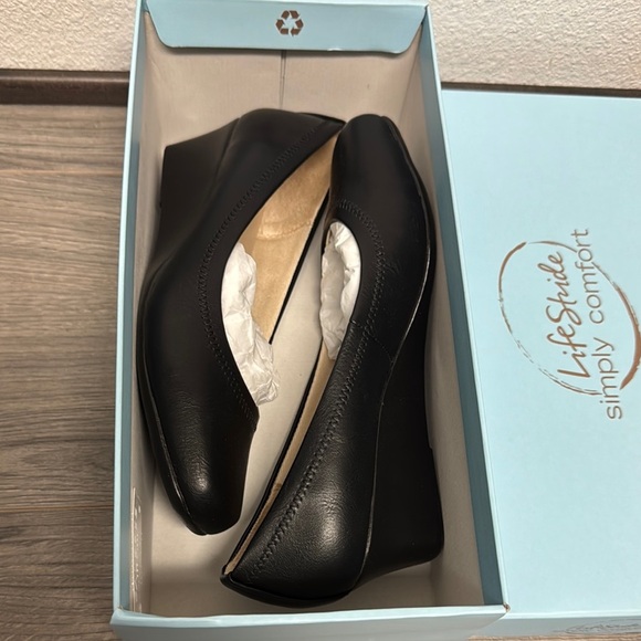 LifeStride Groovy Wedge Slip On - Picture 2 of 7